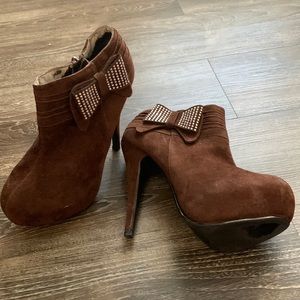 5/$25 ⚡️Vegan suede Bow stiletto booties